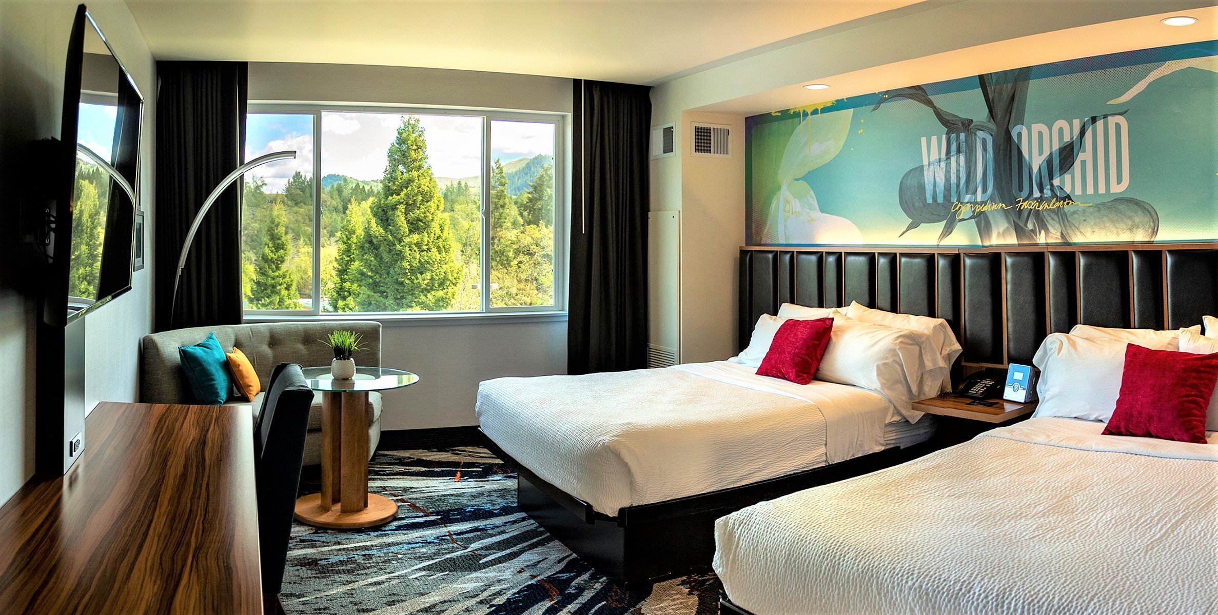 A gorgeous view of the trees and mountains of Canyonville, Oregon are available in this two bed east queen hotel room.